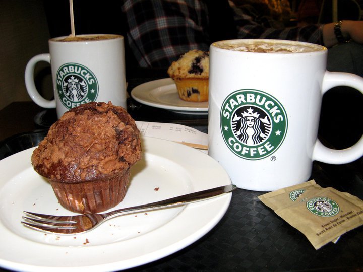 [Austrija] Kaip Vienos oro uoste bandžiau sugalvoti: kas geriau – „Starbucks“ ar „Coffee Inn“?